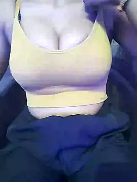 Snapshot of liza_rani12 chatting on 10/16/25, 04:35 liza rani12 online show from 10/16/25, 04:35