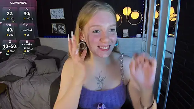 Snapshot of Layla_Glam chatting on 09/21/25, 01:35 Layla Glam online show from 09/21/25, 01:35