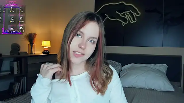 Snapshot of MaliaBourraine chatting on 10/11/25, 09:19 MaliaBourraine online show from 10/11/25, 09:19