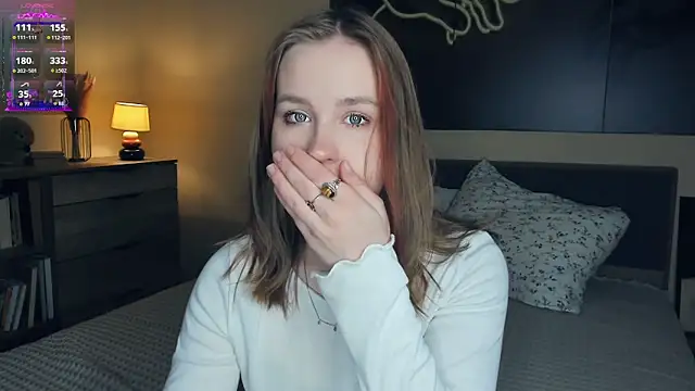 Snapshot of MaliaBourraine chatting on 10/13/25, 08:03 MaliaBourraine online show from 10/13/25, 08:03