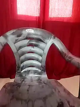 Snapshot of pari_rani7 chatting on 10/29/25, 04:26 pari rani7 online show from 10/29/25, 04:26