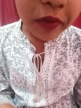 Snapshot of pari_rani7 chatting on 11/02/25, 04:37 pari rani7 online show from 11/02/25, 04:37