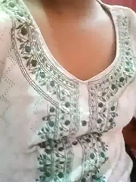 Snapshot of pari_rani7 chatting on 11/05/25, 03:50 pari rani7 online show from 11/05/25, 03:50