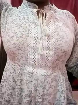 Snapshot of pari_rani7 chatting on 11/22/25, 04:55 pari rani7 online show from 11/22/25, 04:55