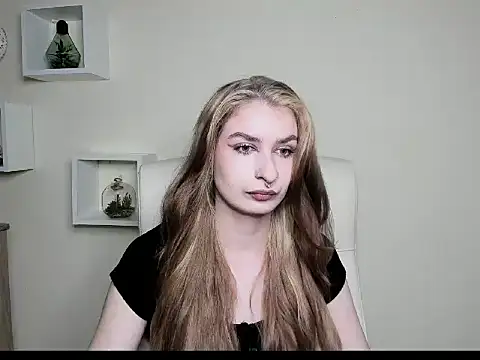 NinaBlond1 online show from 10/14/25, 05:41