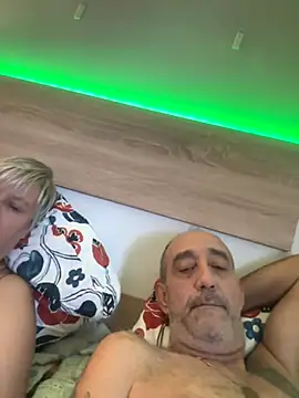 Snapshot of VyC7564 chatting on 11/14/25, 09:30 VyC7564 online show from 11/14/25, 09:30