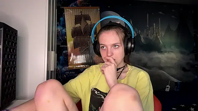 Elira Breeze online show from 11/02/25, 12:18