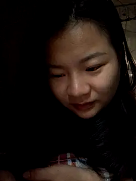 Snapshot of emiu_xinh03 chatting on 10/07/25, 04:31 emiu xinh03 online show from 10/07/25, 04:31