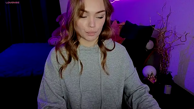 KitsyMoore online show from 11/18/25, 02:43