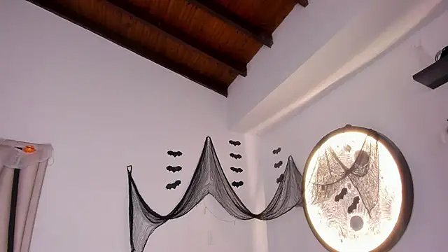 Isabella-Rosssi online show from 10/19/25, 05:02