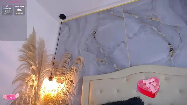 Snapshot of Samy_moore14 chatting on 11/14/25, 01:54 Samy moore14 online show from 11/14/25, 01:54