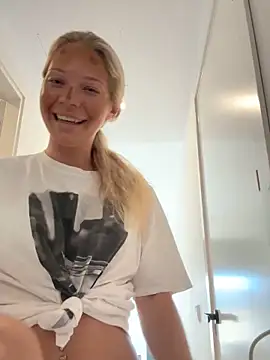 Bellablows online show from 10/08/25, 04:26