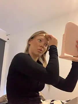 Bellablows online show from 10/11/25, 02:37