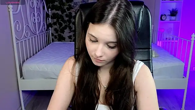 Snapshot of Daniels_Beth chatting on 09/23/25, 04:21 Daniels Beth online show from 09/23/25, 04:21