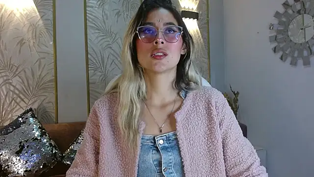 LunaaGrey  online show from 11/05/25, 03:50