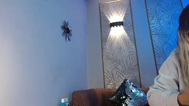 LunaaGrey  online show from 11/07/25, 03:28