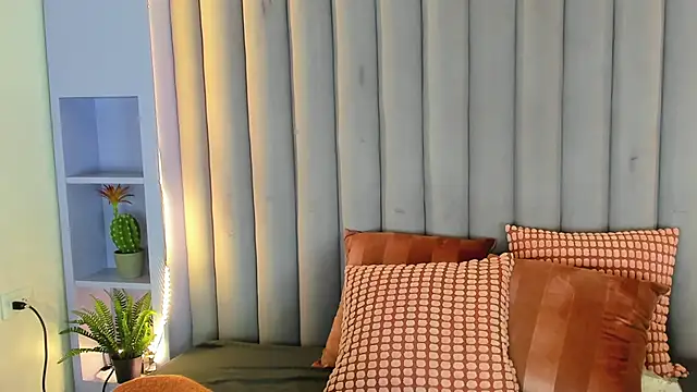 MyApril   online show from 10/11/25, 11:42