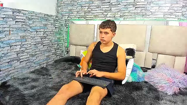 Snapshot of Julian_wolf18 chatting on 09/27/25, 01:49 Julian wolf18 online show from 09/27/25, 01:49