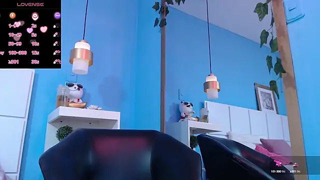 Snapshot of PenelopeBond chatting on 10/10/25, 12:48 PenelopeBond online show from 10/10/25, 12:48