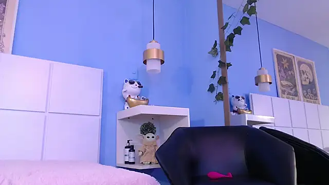 Snapshot of PenelopeBond chatting on 10/28/25, 01:03 PenelopeBond online show from 10/28/25, 01:03