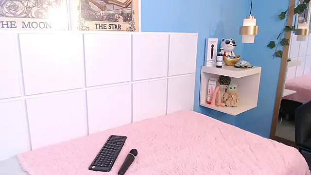 Snapshot of PenelopeBond chatting on 10/30/25, 01:56 PenelopeBond online show from 10/30/25, 01:56