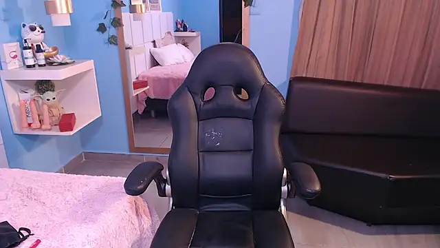 Snapshot of PenelopeBond chatting on 11/12/25, 02:23 PenelopeBond online show from 11/12/25, 02:23