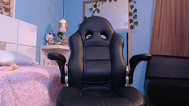 Snapshot of PenelopeBond chatting on 11/13/25, 08:35 PenelopeBond online show from 11/13/25, 08:35