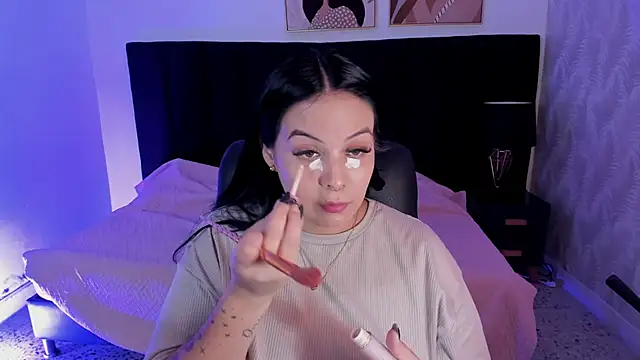 camiladuke7 online show from 10/18/25, 07:47