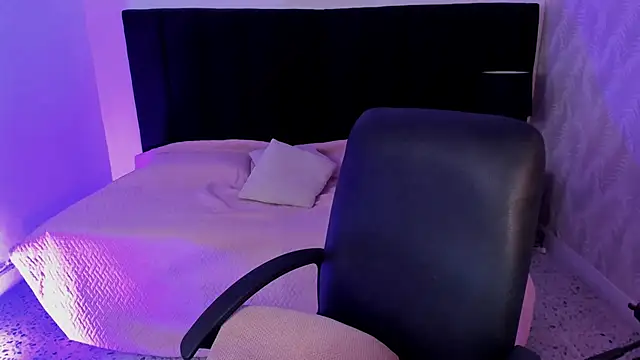 camiladuke7 online show from 10/20/25, 07:36