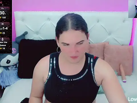 Snapshot of x_daniiela_x chatting on 10/24/25, 07:32 x daniiela x online show from 10/24/25, 07:32