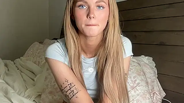 Snapshot of goddesskyliex chatting on 11/20/25, 03:50 goddesskyliex online show from 11/20/25, 03:50