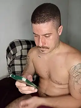 Snapshot of casado031999 chatting on 11/07/25, 04:23 casado031999 online show from 11/07/25, 04:23