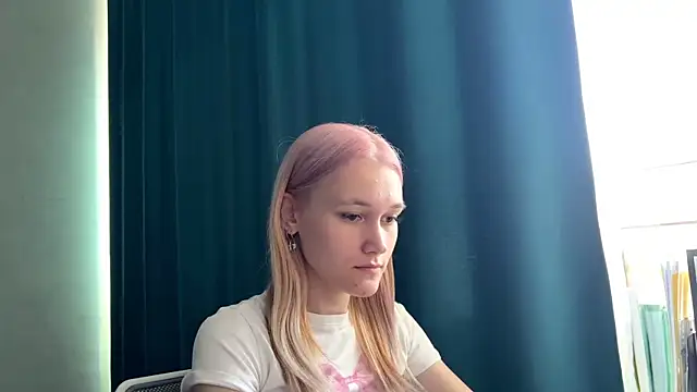 TwinedPeril online show from 10/04/25, 07:28