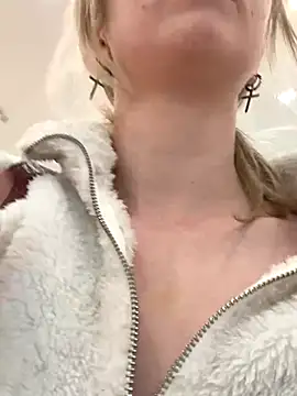 Snapshot of RonnieKiss chatting on 09/22/25, 04:36 RonnieKiss online show from 09/22/25, 04:36