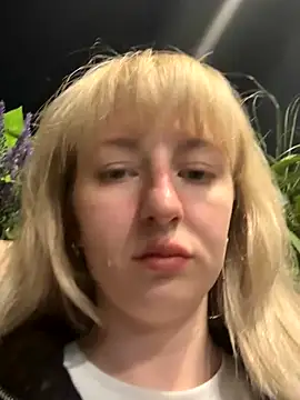 Snapshot of RonnieKiss chatting on 09/24/25, 03:32 RonnieKiss online show from 09/24/25, 03:32