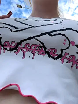 Snapshot of RonnieKiss chatting on 09/27/25, 04:17 RonnieKiss online show from 09/27/25, 04:17