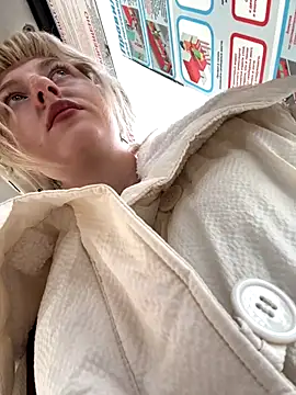 Snapshot of RonnieKiss chatting on 10/11/25, 04:22 RonnieKiss online show from 10/11/25, 04:22