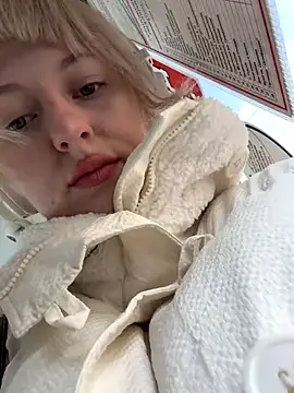 Snapshot of RonnieKiss chatting on 10/12/25, 04:55 RonnieKiss online show from 10/12/25, 04:55