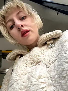 Snapshot of RonnieKiss chatting on 10/23/25, 02:55 RonnieKiss online show from 10/23/25, 02:55