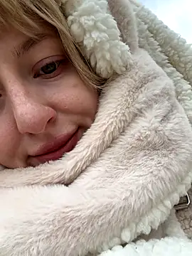 Snapshot of RonnieKiss chatting on 10/28/25, 06:28 RonnieKiss online show from 10/28/25, 06:28