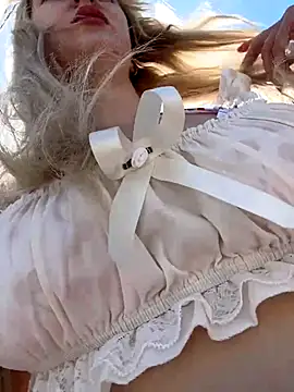 Snapshot of RonnieKiss chatting on 11/15/25, 03:59 RonnieKiss online show from 11/15/25, 03:59