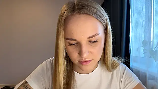 TanekaBoitel online show from 11/18/25, 11:36