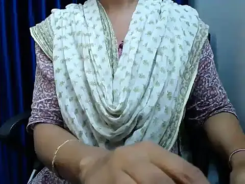 Snapshot of priya_gupta7 chatting on 10/17/25, 02:19 priya gupta7 online show from 10/17/25, 02:19