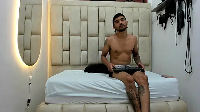 SeleneAndDorian online show from 10/09/25, 07:23