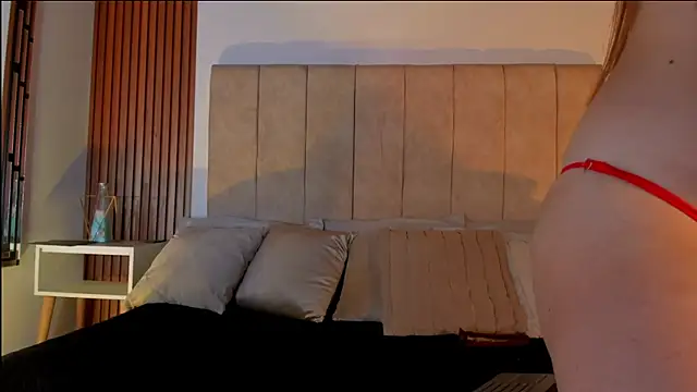 Lauraa saenz11 online show from 10/17/25, 08:11