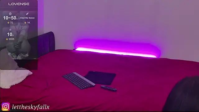 lettheskyfallx online show from 11/16/25, 12:38