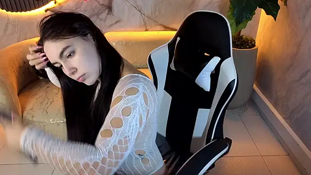 Snapshot of scarlett_smith_tp chatting on 10/13/25, 01:44 scarlett smith tp online show from 10/13/25, 01:44