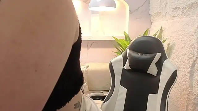 Snapshot of scarlett_smith_tp chatting on 11/20/25, 12:49 scarlett smith tp online show from 11/20/25, 12:49