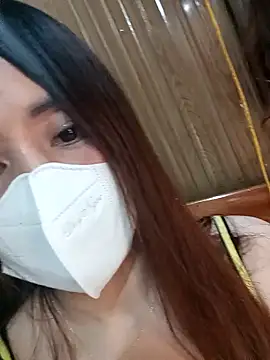 Snapshot of zuzuuLy chatting on 10/19/25, 04:18 zuzuuLy online show from 10/19/25, 04:18