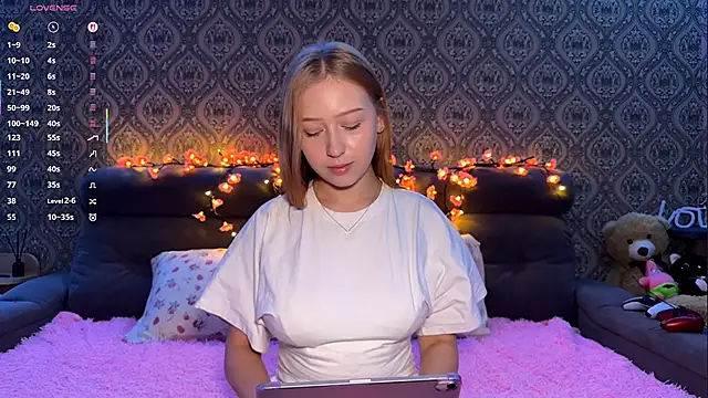 Snapshot of FieryAmelia chatting on 11/12/25, 04:18 FieryAmelia online show from 11/12/25, 04:18